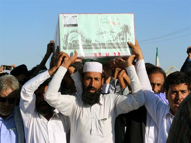 تشییع پیکر شهید گمنام هشت سال دفاع مقدس در شهرستان هیرمند