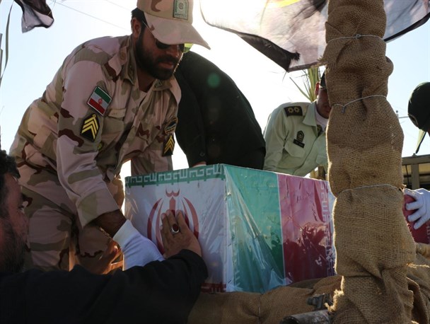 مراسم تشییع پیکر مطهر شهید گمنام در شهرستان هیرمند + تصاویر