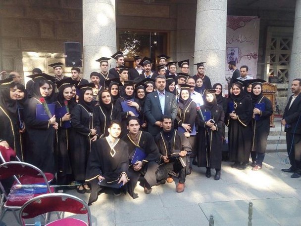 مراسم تحلیف دانش اموختگان پزشکی در جوار آرامگاه شیخ الرئیس بوعلی سینا برگزار شد