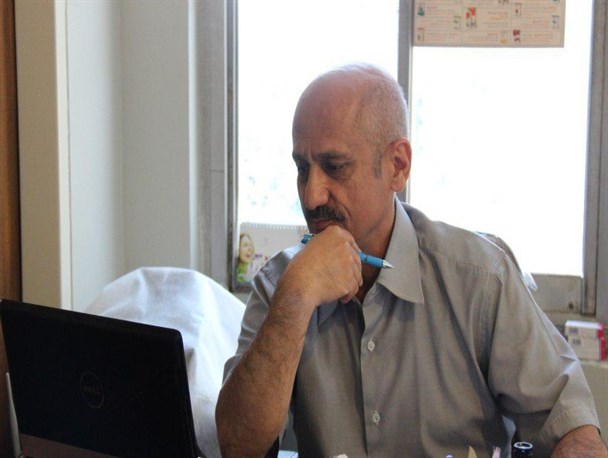 پزشک مسئولیت سنگینی در قبال سلامت و بیماری مردم دارد/ رابطه پزشک و بیمار نباید مادی باشد