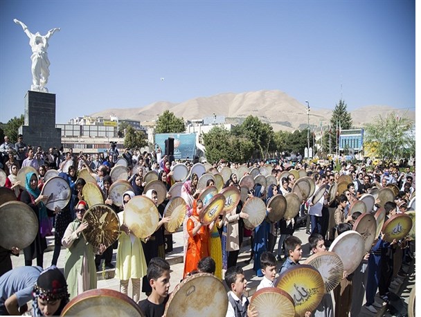 کرشمه های دف و نوای یا رسول الله مددی در کُردستان/ دف‌نوازی، باب جدیدی در موسیقی جهان باز کرده است