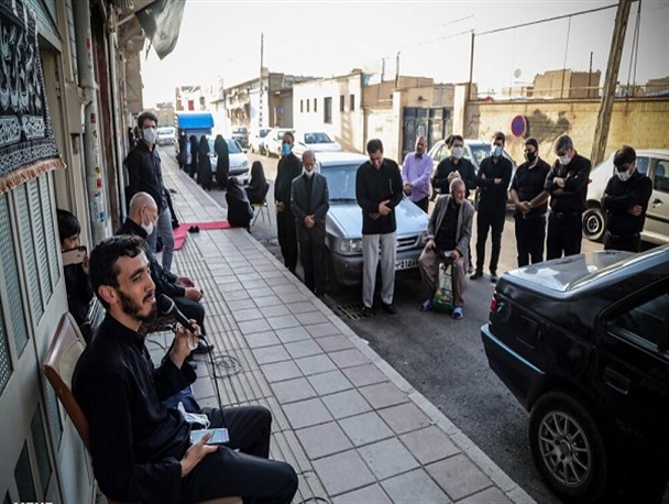 "کوچه به کوچه با منازل شهدا" با مداحی حاج مهدی در زنجان