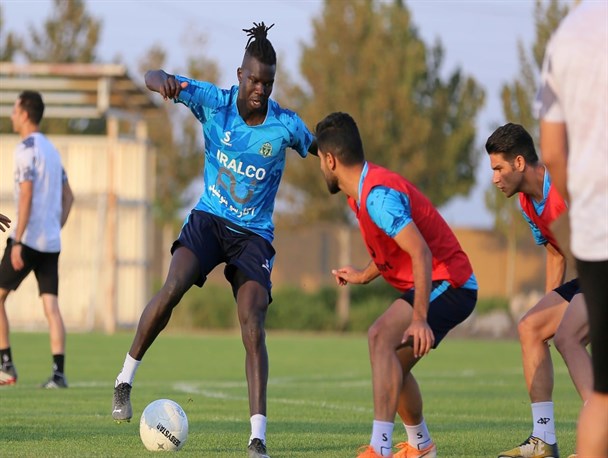 تمرینات بازیکنان آلومینیوم پیش از رویارویی با پرسپولیس