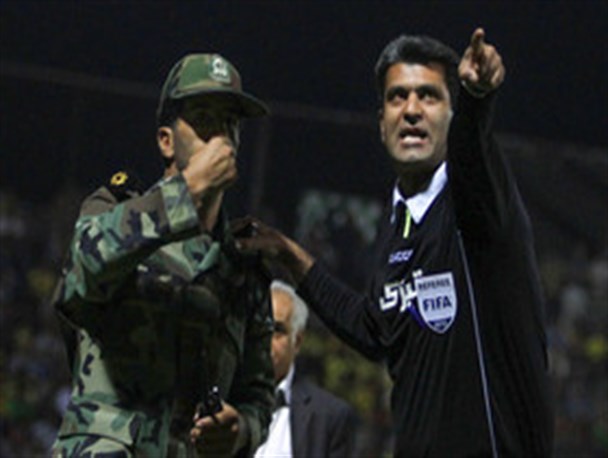 2 ناشناس با چاقو به قهرمانی حمله کردند