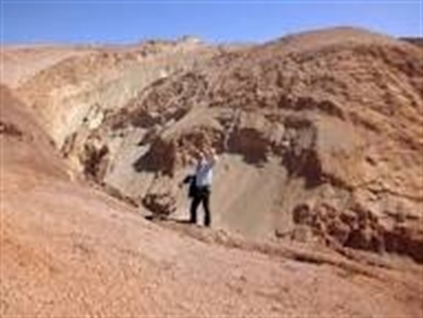 وضعیت خطرناک جاده آب انار به مورموری پس از زلزله/ ساکنان مناطق زلزله زده خواستار رفع مشکلات خود هستند