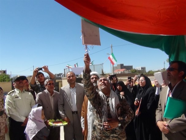 جشن شکوفه ها در مدارس جوین برگزارشد