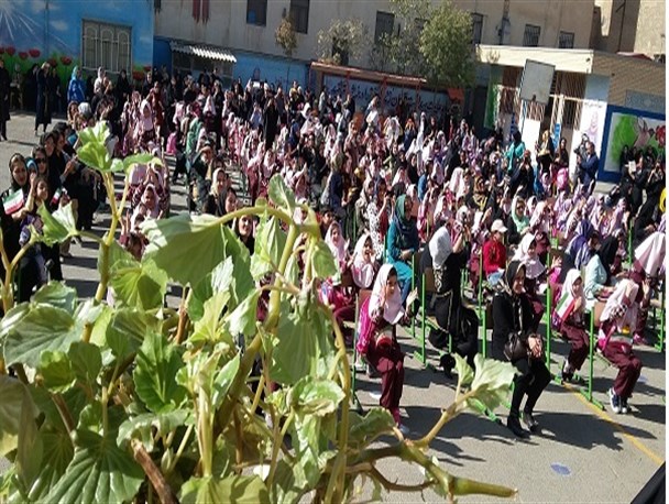 زنگ جشن شکوفه ها در شهرستان فردیس نواخته شد+عکس