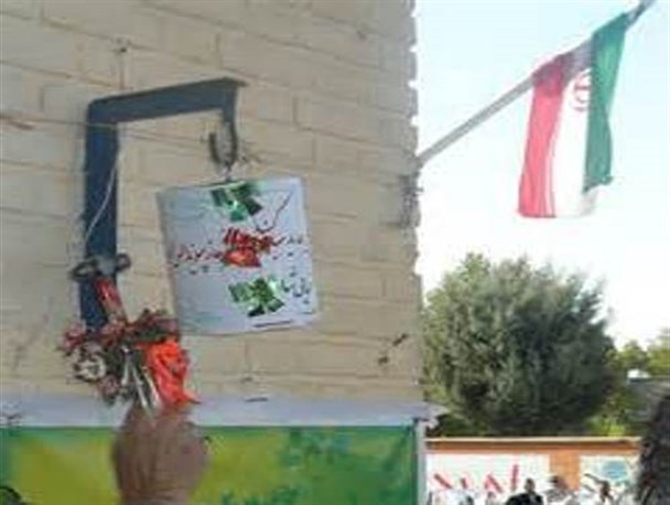 زنگ مهر و مقاومت در مدارس سمنان طنین انداز شد/110 هزار دانش آموز در استان سمنان سال تحصیلی را آغاز کردند