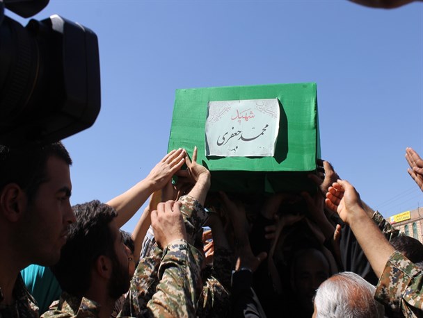 تشییع پیکر پاک یک شهید مدافع حرم در رباط کریم +عکس