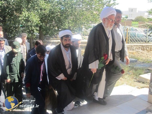 مزار شهدای شهر نیر غبارروبی و عطر‌افشانی شد+ تصاویر