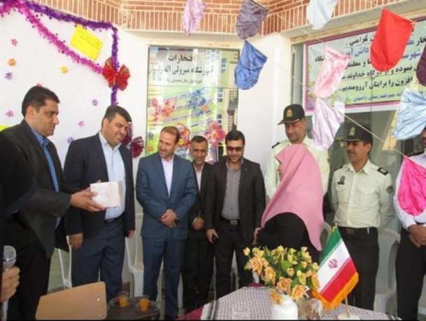 تجلیل از خواهر شهید و دختر آزاده رامیانی+ تصاویر