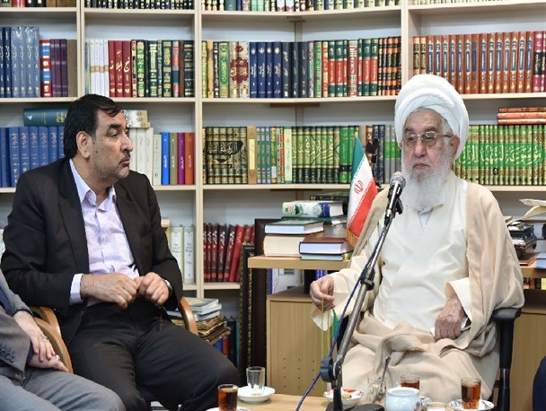 نمی شود با رفیق بازی از بیت المال مراقبت کرد/ با حقوق های نجومی به شدت برخورد کنید