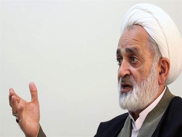 تغییر برنامه نطق رئیس جمهور نشان از دشمن پشت پرده دارد/در رفع تحریم ها نباید به هیچ قدرتی التماس کنیم