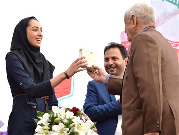 از بانوی مدال آور المپیک در مرند تجلیل شد