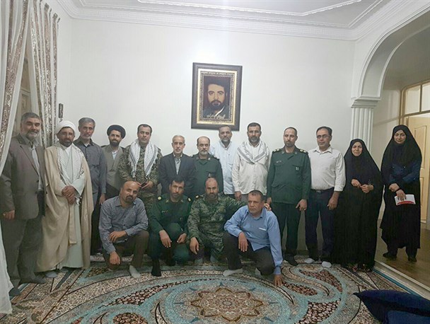 رئیس سازمان تربیت‌بدنی بسیج با خانواده شهیدان نوری و موسوی در اسیر دیدار کرد