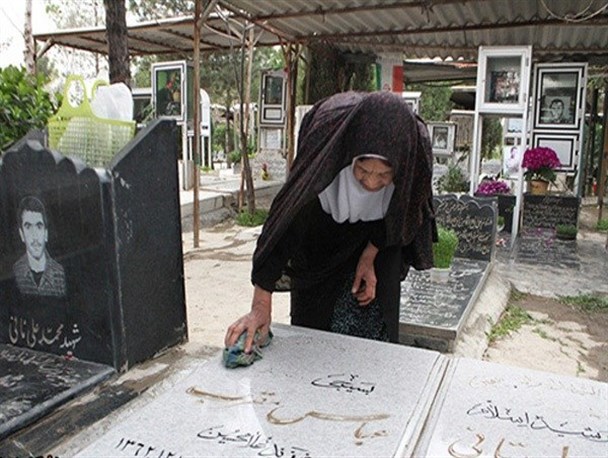 یک مادر شهید: امضای همسرم را جعل کردم تاپسرم به جبهه برود/خادم‌الشهدا: فراموشتان نمی‌کنیم، دعایمان کنید