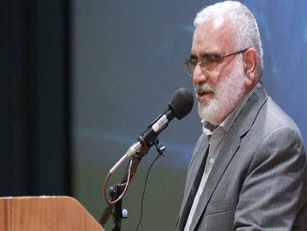 حقوقدانان باید از حقوق ملت در برابر دشمن دفاع کنند