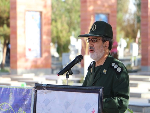 شهدا انقلابی بودند و انقلابی عمل کردند/چراغ سبز به دشمنان، خیانت به خون شهداست