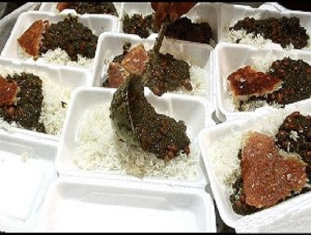طبخ و توزیع روزانه ۳۰هزار غذا در میان نیازمندان جنوب کرمان