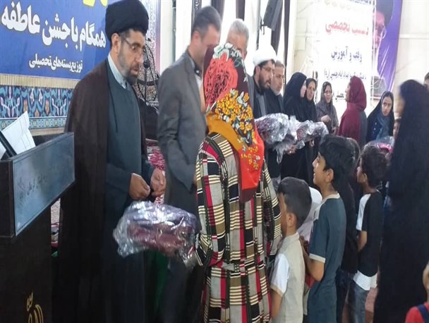توزیع ۷۰۰ بسته تحصیلی بین خانواده‌های نیازمند