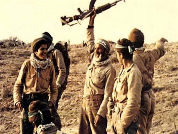 دفاع مقدس آیینه تمام نمای ایثار و مقاومت/مسئولین روحیه جهادی و اخلاص رزمندگان را الگو قرار دهند