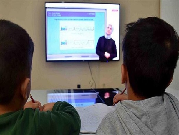تداوم زیستِ "آموزش آنلاین" در کشور/ زنگ مجازی مدارس نواخته شد