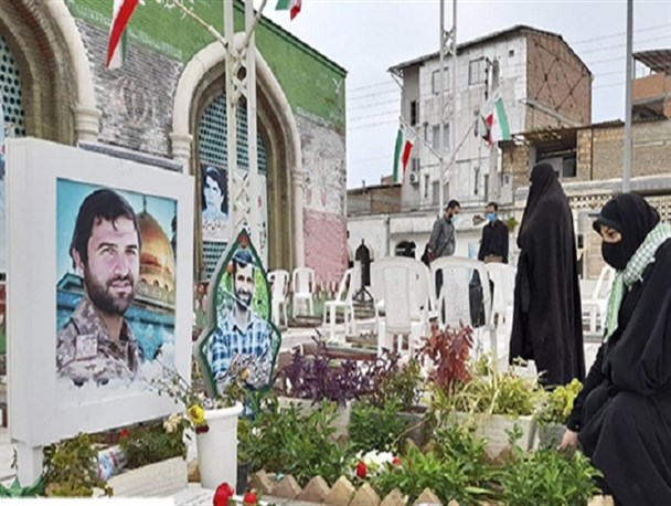 غبارروبی و گلباران گلزار شهدای مرکز مازندران