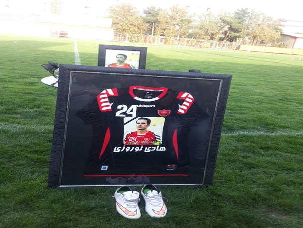 سنگ قبر هادی نوروزی+عکس