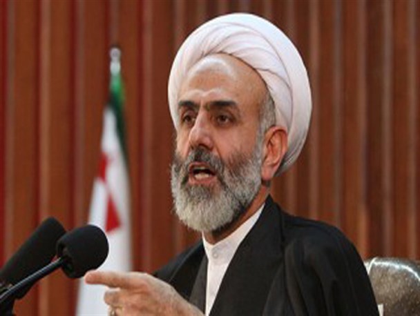 برخی شاگردان و همراهان امام از بیان سخنان امام خمینی خجالت می‌کشند/ آمریکا به دنبال کمک به انقلاب اسلامی نیست