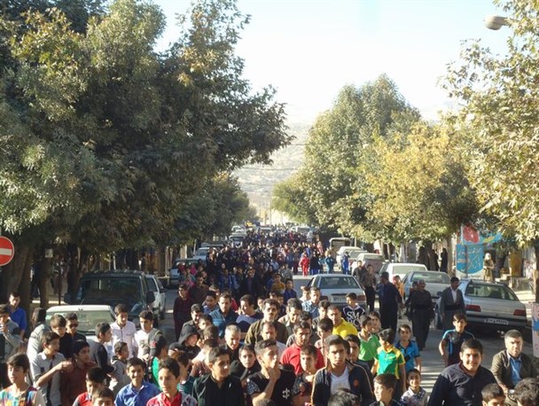 همایش پیاده روی خانوادگی در شهرستان جوانرود برگزار شد+تصاویر