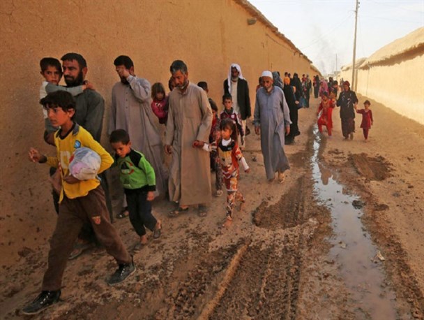 داعش از 550 خانواده در موصل به عنوان سپر انسانی استفاده می‌کند/ دستور آیت الله سیستانی به حفاظت بیشتر از شهروندان موصل