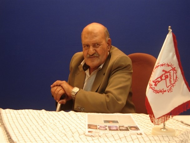 جوانان سنندج بی آنکه ادعایی داشته باشند در خدمت کمیته انقلاب اسلامی بودند