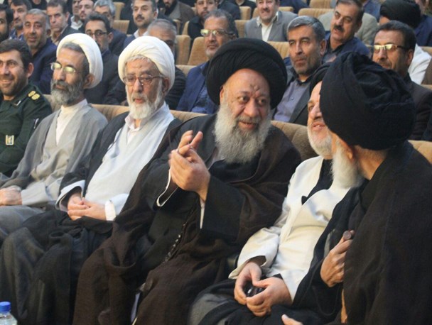 حاشیه نویسی از آئین تکریم و معارفه امام جمعه سابق و جدید بهبهان