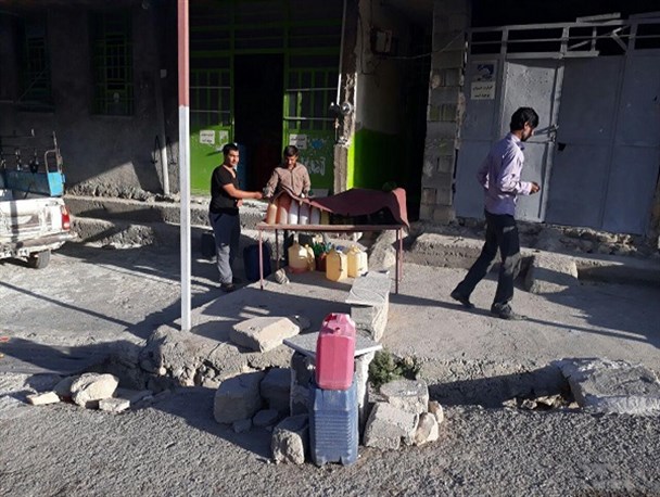 ابتدایی ترین پمپ بنزین دنیا در بهترین منطقه گردشگری کشور/ تردد ۵ هزار خوردرو و نبود پمپ بنزین مناسب در سرفاریاب + تصاویر