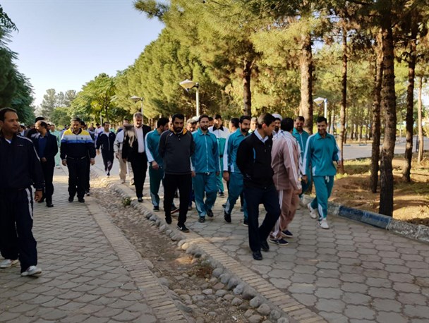 همایش پیاده‌روی به مناسبت هفته تربیت بدنی در رشتخوار برگزار شد+ تصاویر