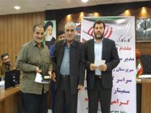 «ماشاالله خاکسار» خبرنگار برتر روزنامه کار و کارگر در کشور شد