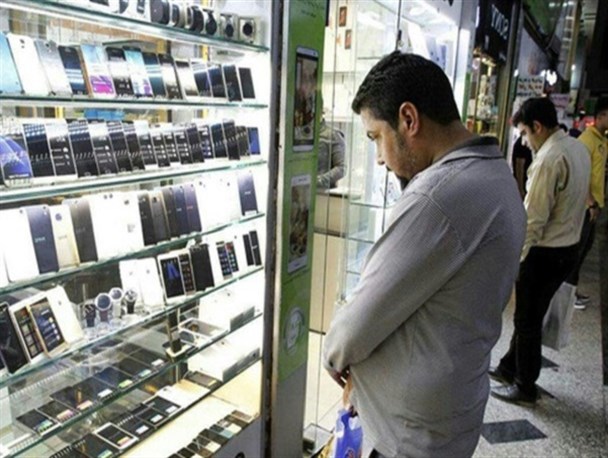 کاهش ۲۰ درصدی قیمت موبایل در صورت واردات/ سهم یک‌دهمی گوشی‌های ایرانی از بازار موبایل