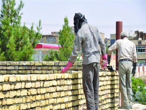 کارگران ساختمانی با مشکلات اقتصادی دست و پنجه نرم می کنند