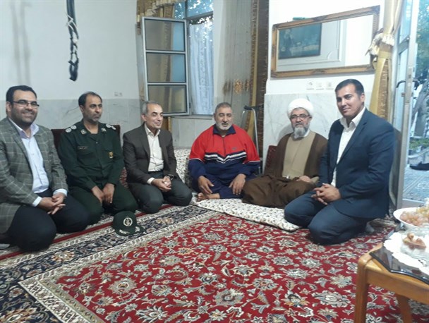 شهدا و جانبازان، قهرمانان واقعی انقلاب هستند