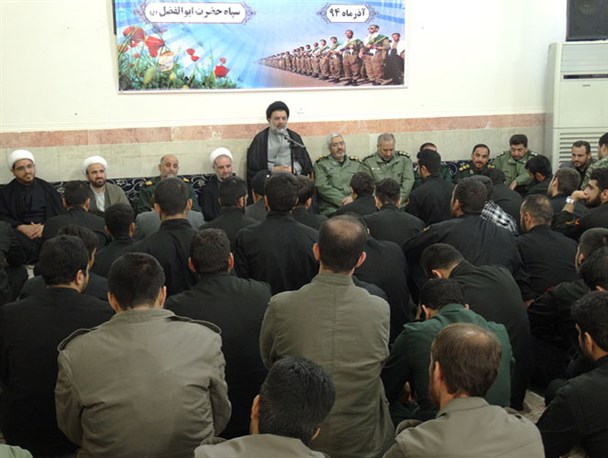 دیدار فرمانده سپاه استان به همراه کار کنان و جمعی از بسیجیان با نماینده ولی فقیه در استان به روایت تصویر