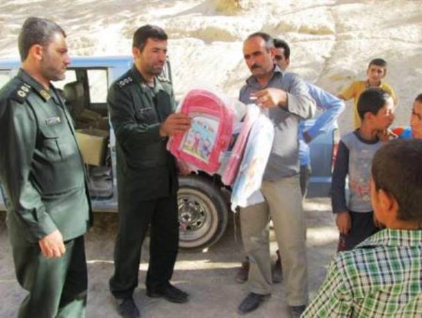 100 بسته فرهنگی و آموزشی بین دانش آموزان مناطق محروم اردل توزیع شد