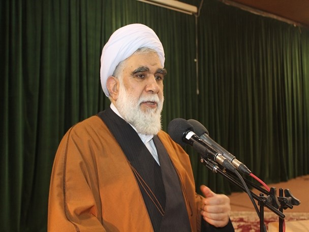 در عصر حاضر مقام معظم رهبری از نظر علمی و مرجعیت از سایرین اعلم تر است