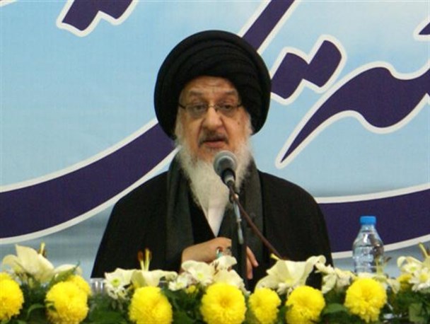 آیت الله خویی از نظر علمی بر اساتید و فقهای دوران خود تقدم داشت