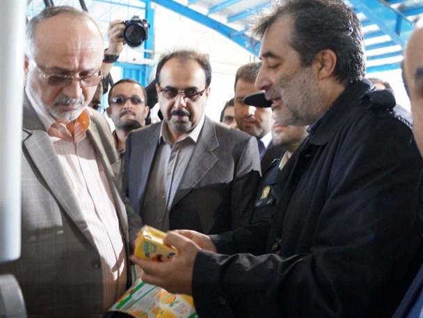 بازدید استاندار گیلان از کارخانه تولید ورق تتراپک در صومعه سرا