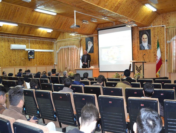 سمینار پیشگیری از اعتیاد در دانشگاه آزاد همدان