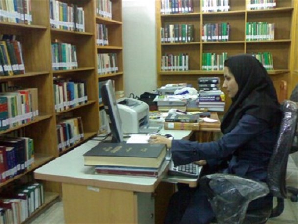 شخصیت کتابدار بر روی روحیه فرد مراجعه کننده اثر دارد/عضویت 850 زن در کتابخانه کریم پور