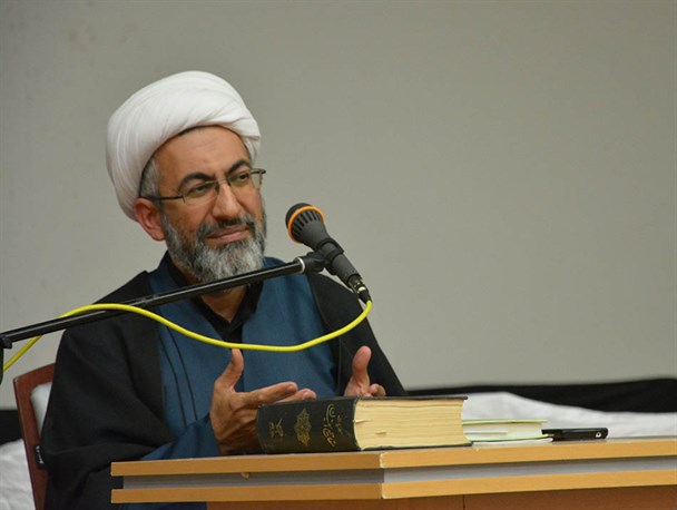 شیعه باید بر مدار ولی خدا حرکت کند/ کسانی که در مقابل امام ایستادند اسیر دنیاطلبی شده بودند
