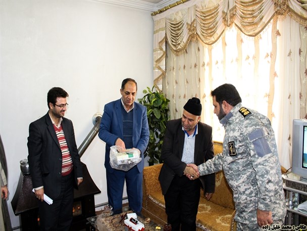 دیدار مسئولین پلدشت از خانواده معظم شهداء و جانبازان+ تصاویر