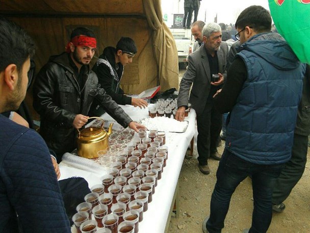 حضور جوانان و کودکان در پیاده روی کاروان جاماندگان کوی عشق