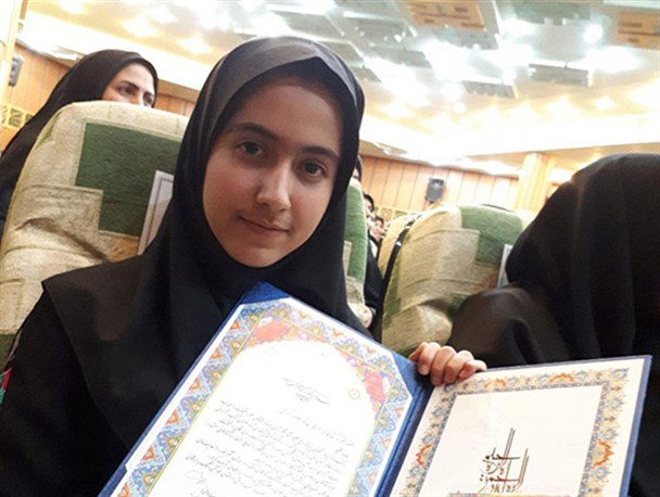 نوجوان ابرکوهی که 669 عنوان کتاب مطالعه کرده است + تصاویر
